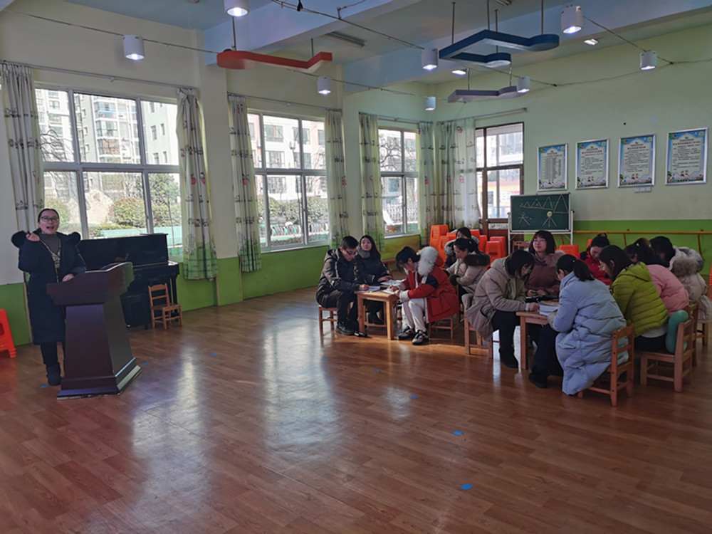 九游体育-实验幼儿园观澜国际分园:户外游戏案例撰写研讨活动