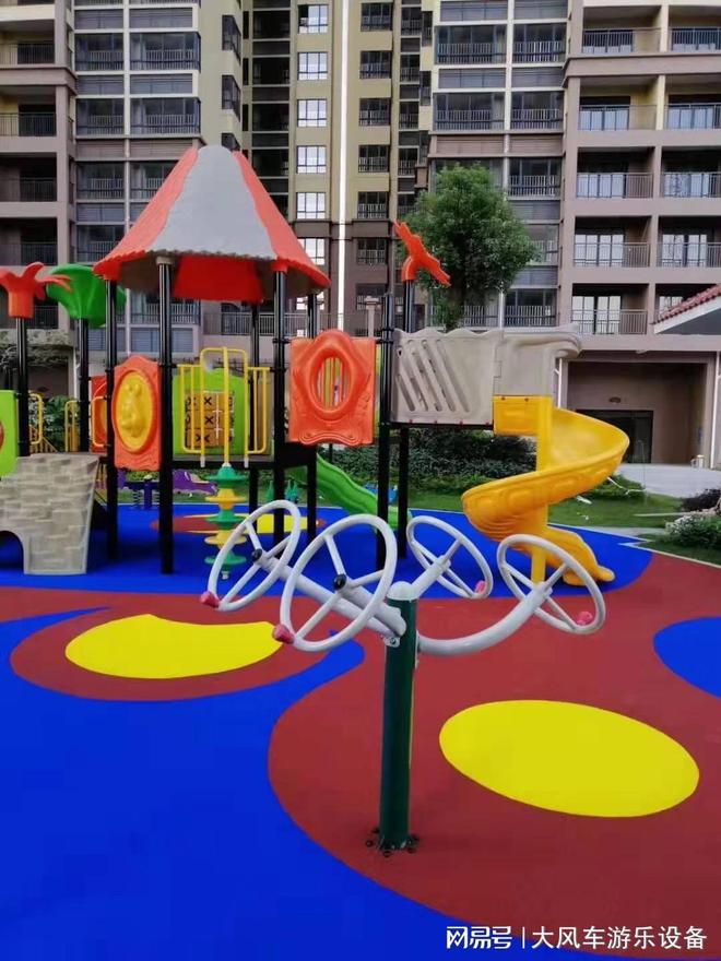 九游体育-广西南宁供应幼儿园体能拓展训练行走组合秋千攀爬南宁大风车厂家
